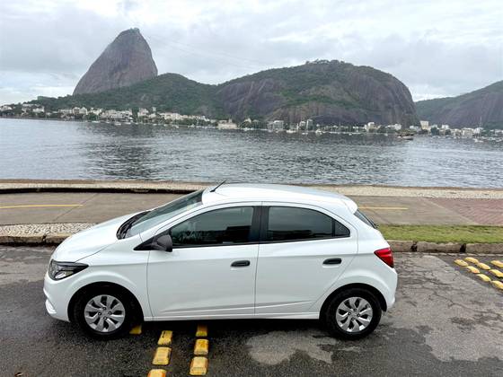 CHEVROLET ONIX 1.0 MPFI JOY 8V FLEX 4P MANUAL CHEVROLET ONIX 1.0 MPFI JOY 8V FLEX 4P MANUAL